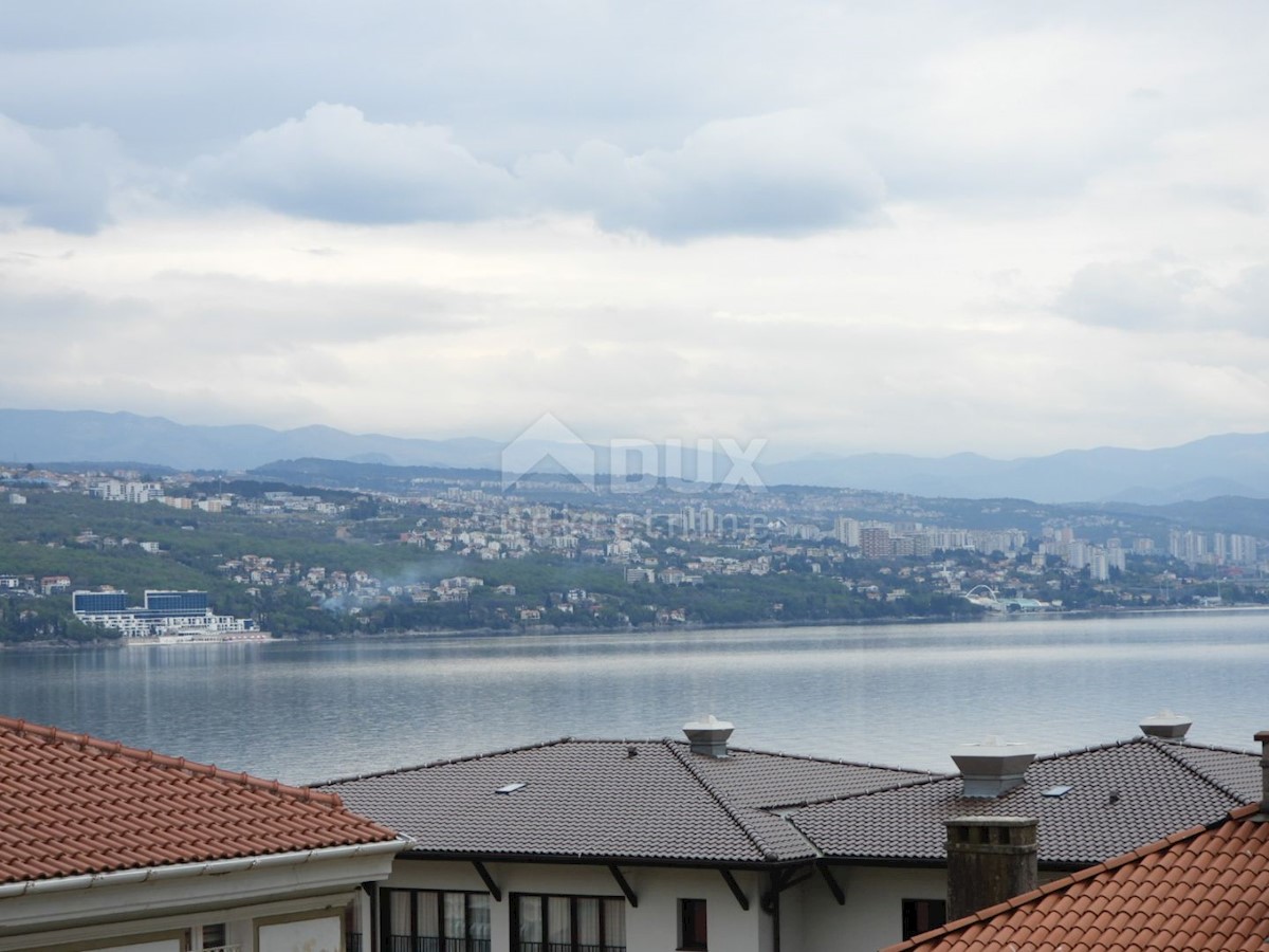 OPATIJA, CENTRO - appartamento su due piani arredato in modo esclusivo 4 camere da letto + bagno 165 m2