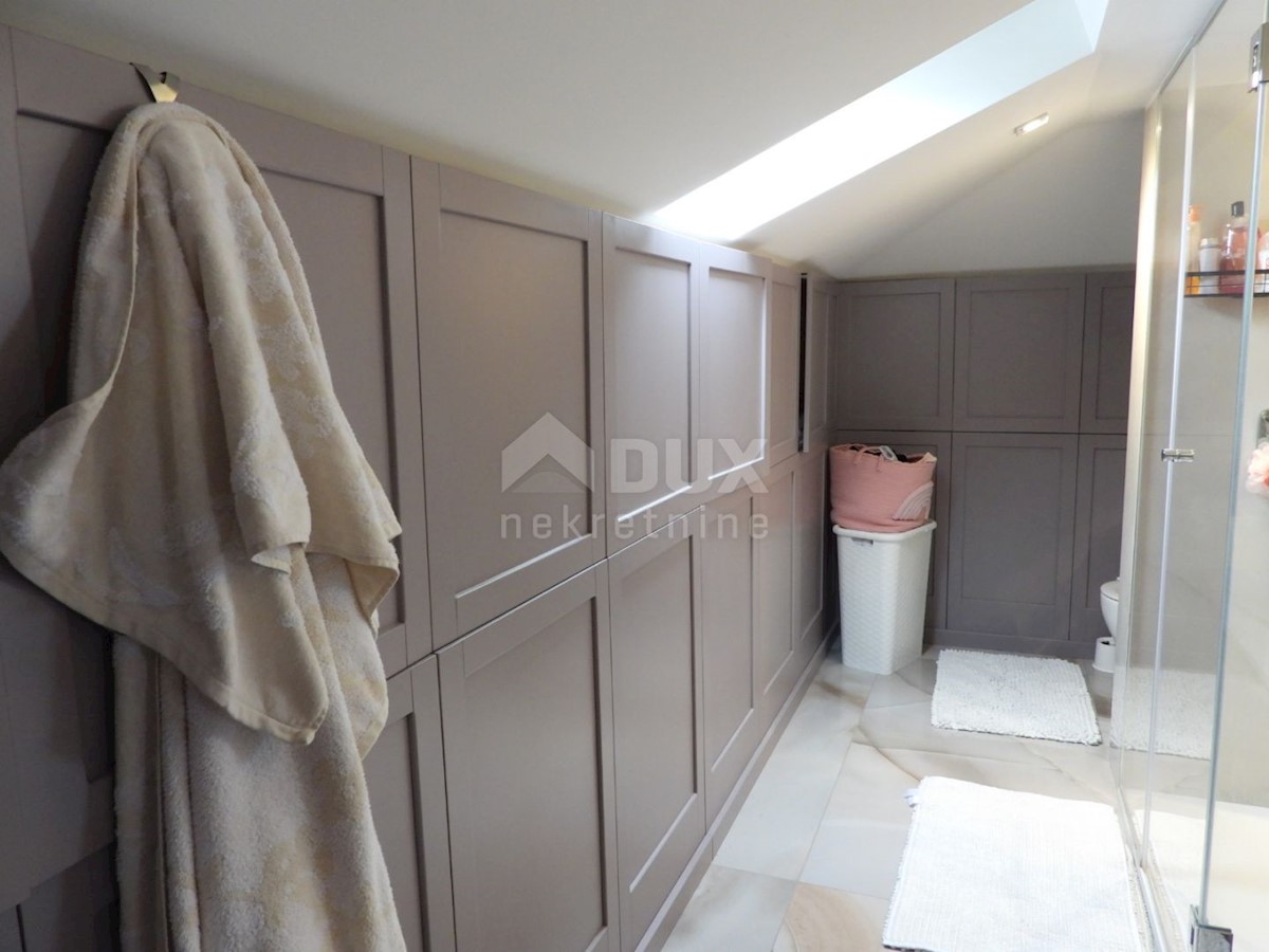 OPATIJA, CENTRO - appartamento su due piani arredato in modo esclusivo 4 camere da letto + bagno 165 m2