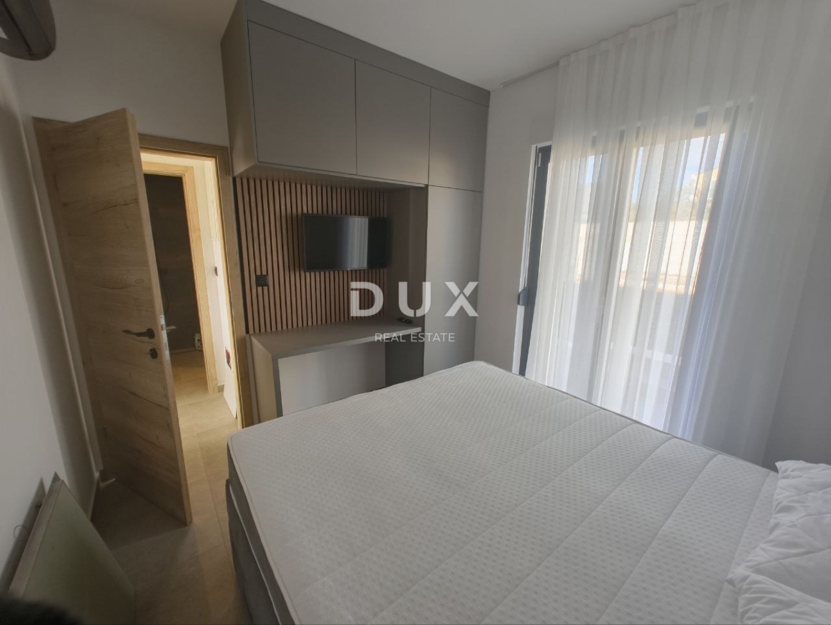 ISTRIA, POREČ - Moderna casa a un piano con piscina in una posizione meravigliosa, nuova costruzione