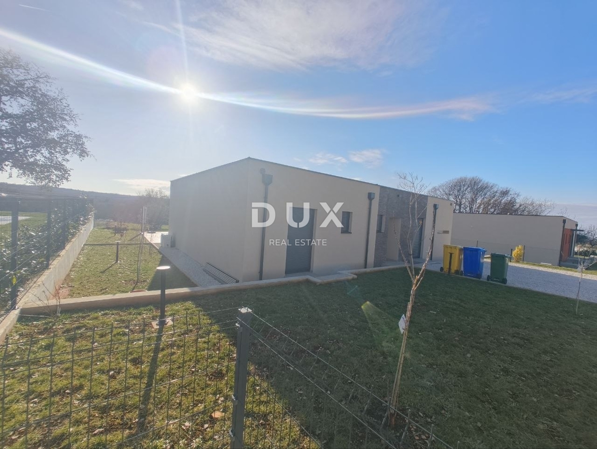 ISTRIA, POREČ - Moderna casa a un piano con piscina in una posizione meravigliosa, nuova costruzione