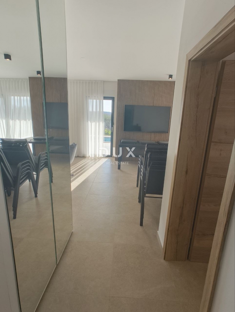 ISTRIA, POREČ - Moderna casa a un piano con piscina in una posizione meravigliosa, nuova costruzione