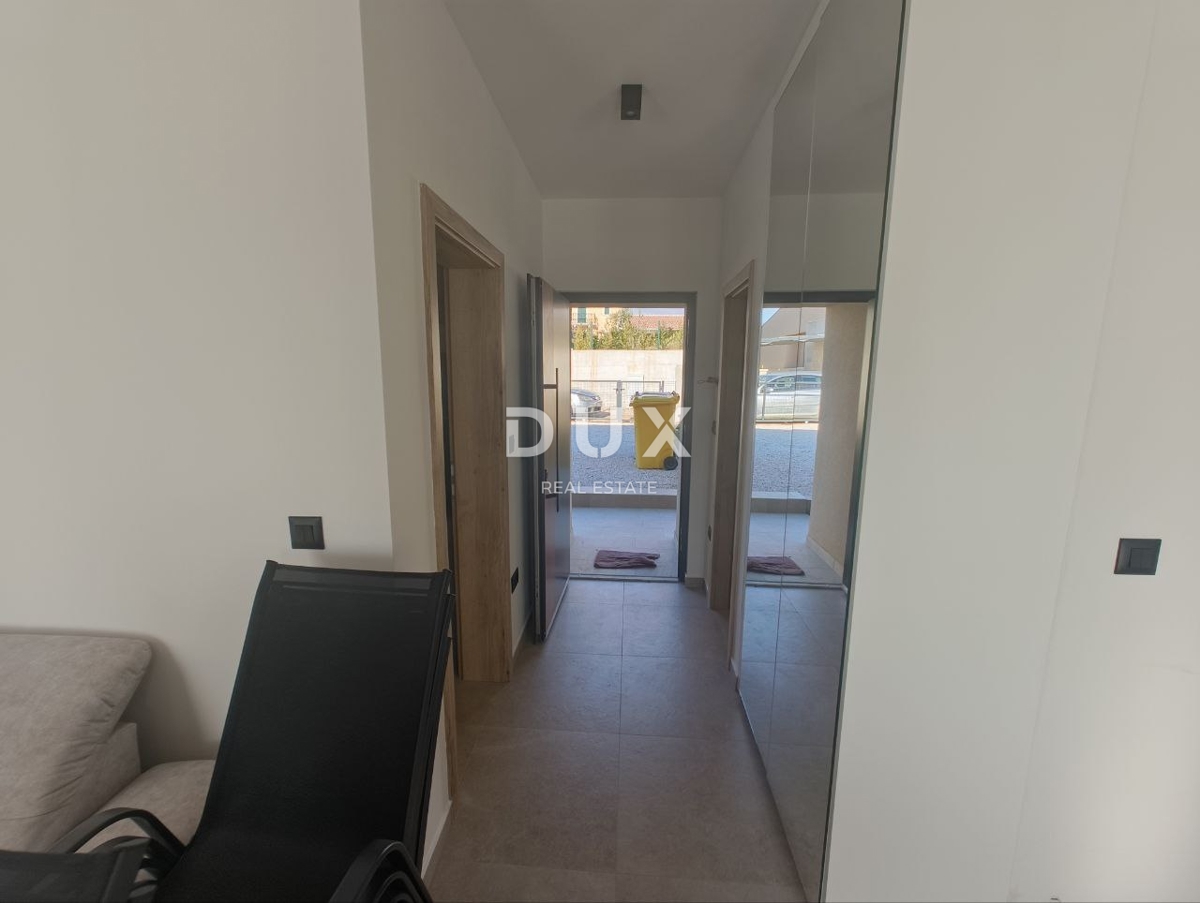 ISTRIA, POREČ - Moderna casa a un piano con piscina in una posizione meravigliosa, nuova costruzione