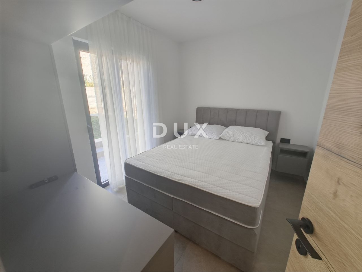 ISTRIA, POREČ - Moderna casa a un piano con piscina in una posizione meravigliosa, nuova costruzione