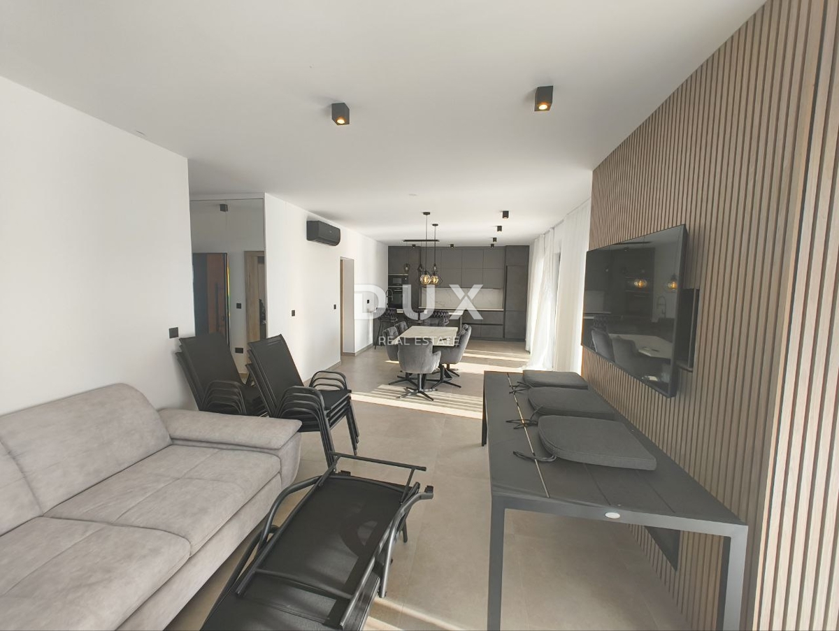 ISTRIA, POREČ - Moderna casa a un piano con piscina in una posizione meravigliosa, nuova costruzione