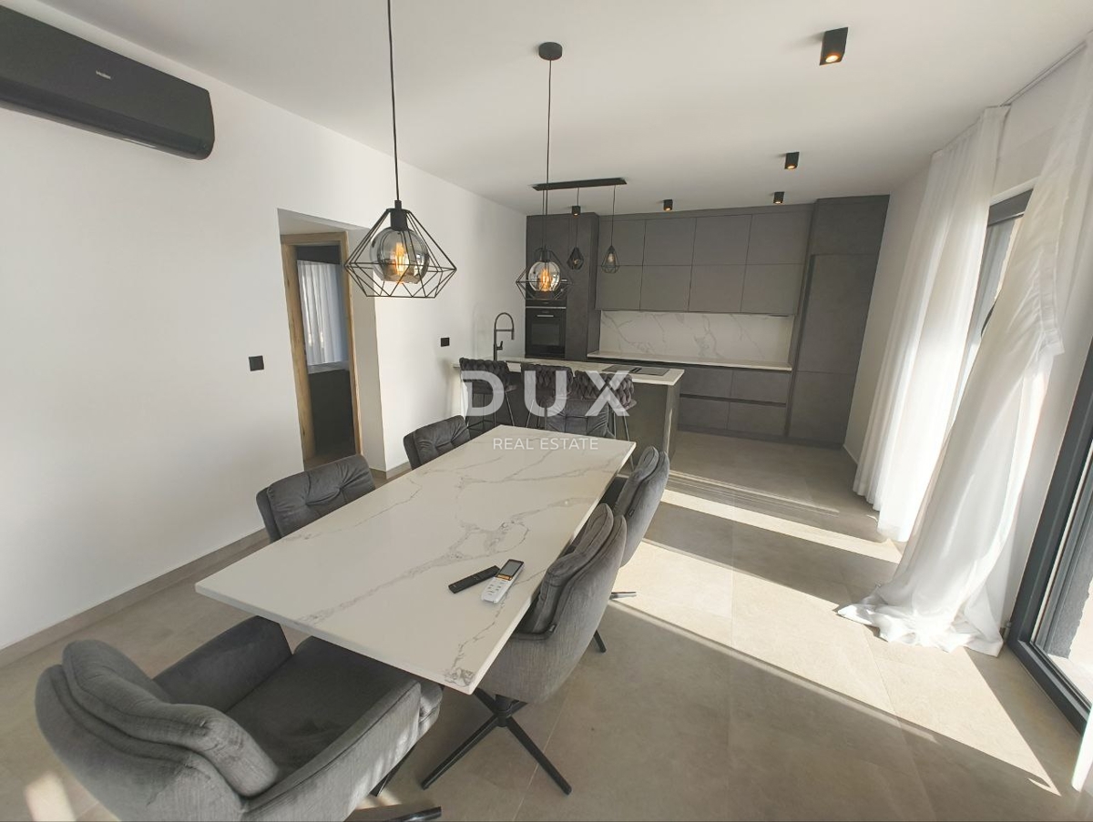 ISTRIA, POREČ - Moderna casa a un piano con piscina in una posizione meravigliosa, nuova costruzione