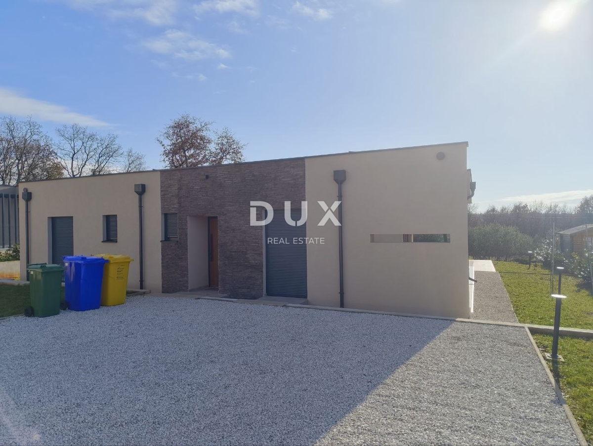 ISTRIA, POREČ - Moderna casa a un piano con piscina in una posizione meravigliosa, nuova costruzione