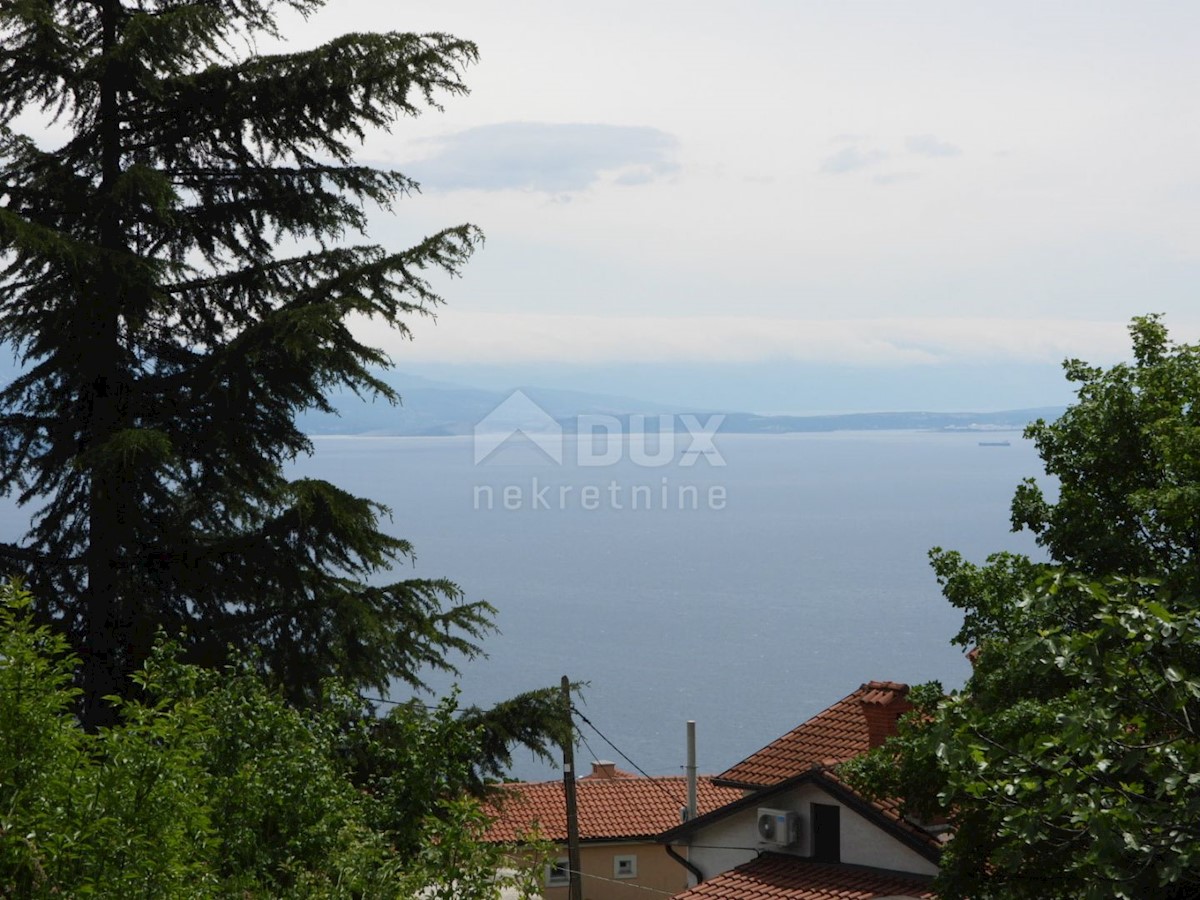 OPATIJA, BREGI - terreno edificabile 1230 m2 con vista mare per casa familiare/ villa/ appartamenti/ casa in affitto - vacanza con piscina