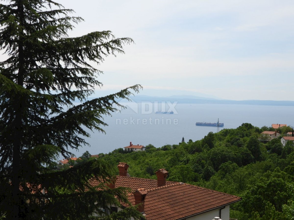 OPATIJA, BREGI - terreno edificabile 1230 m2 con vista mare per casa familiare/ villa/ appartamenti/ casa in affitto - vacanza con piscina