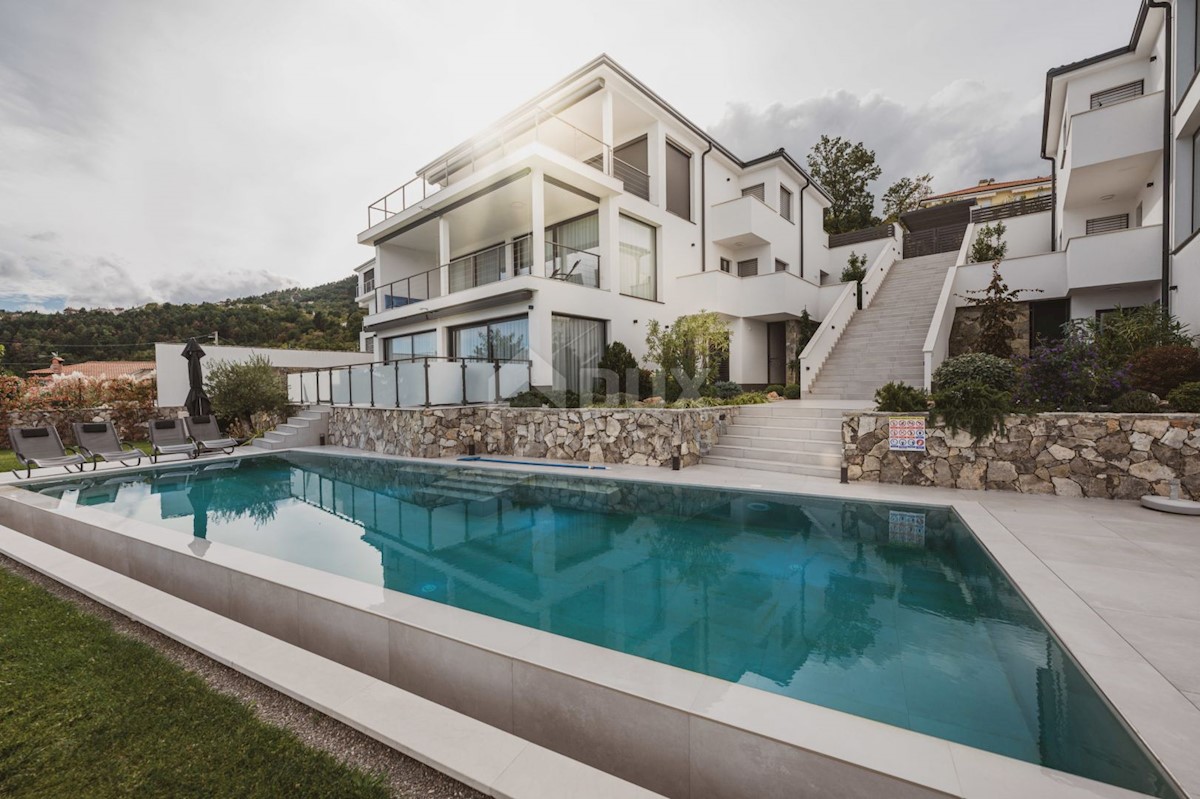 LOVRAN - LIGANJ - Appartamento in villa con piscina 120m2 + terrazza 27m2 con vista panoramica sul mare + ambiente 105m2
