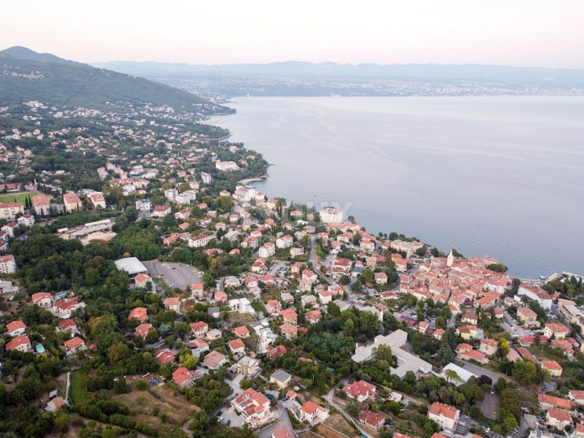 LOVRAN - LIGANJ - Appartamento in villa con piscina 120m2 + terrazza 27m2 con vista panoramica sul mare + ambiente 105m2