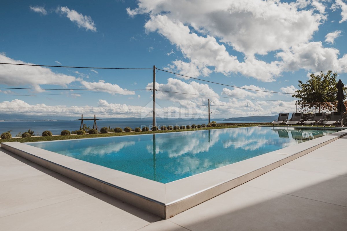 LOVRAN - LIGANJ - Appartamento in villa con piscina 120m2 + terrazza 27m2 con vista panoramica sul mare + ambiente 105m2
