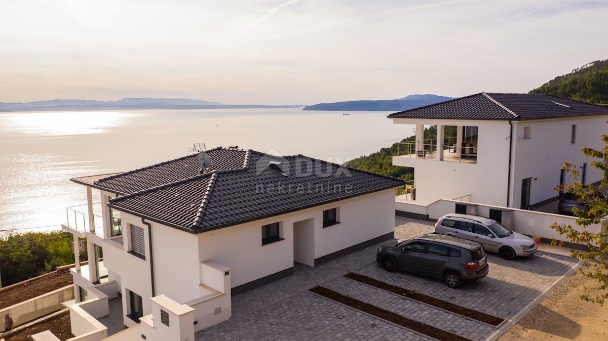 LOVRAN - LIGANJ - Appartamento in villa con piscina 120m2 + terrazza 27m2 con vista panoramica sul mare + ambiente 105m2