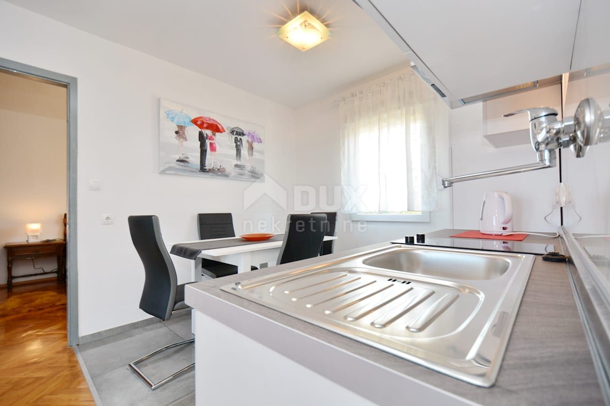 ISOLA DI VIR - Palazzina su un terreno spazioso