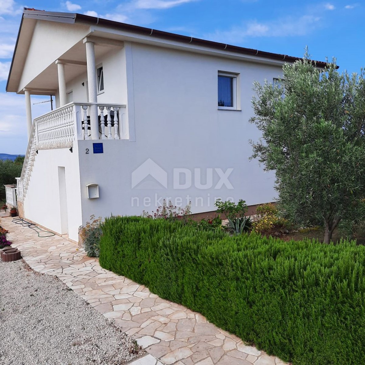 ISOLA DI VIR - Palazzina su un terreno spazioso