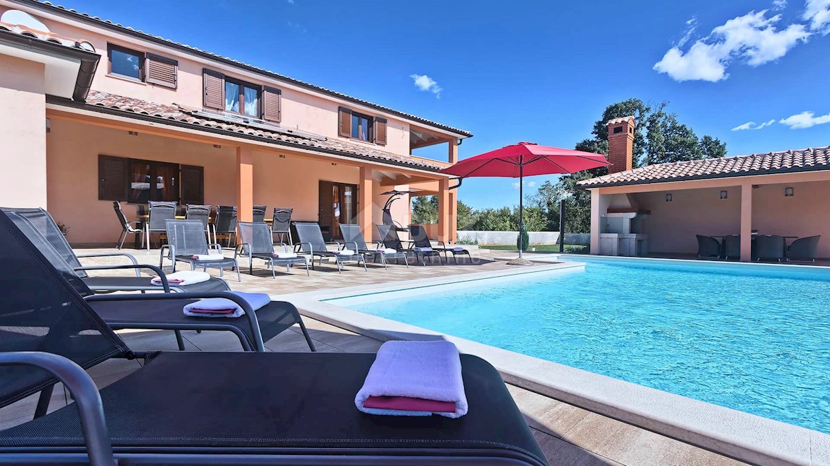 ISTRIA, BARBAN - Casa spaziosa con piscina