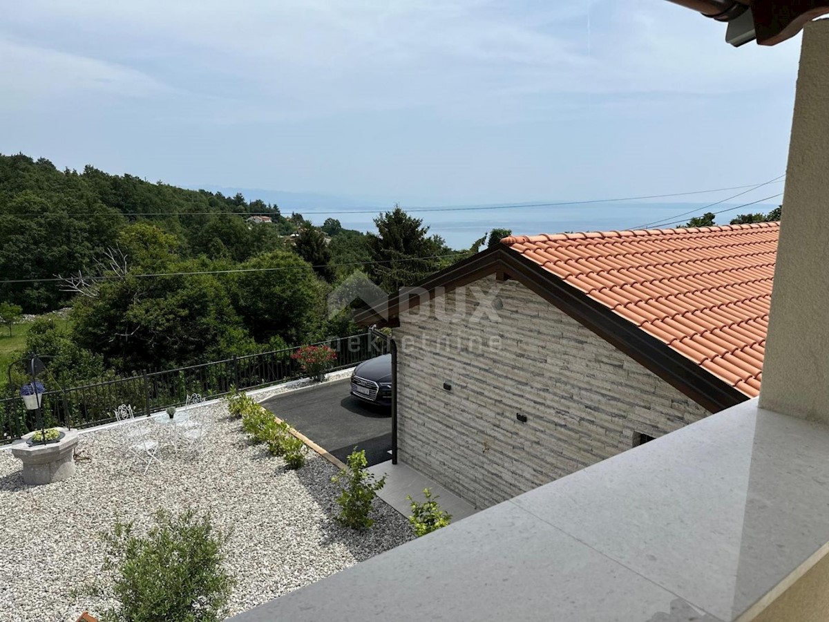 OPATIJA, POLJANE - Una bellissima villa con piscina e vista sul mare in una zona appartata, vicino a Opatija