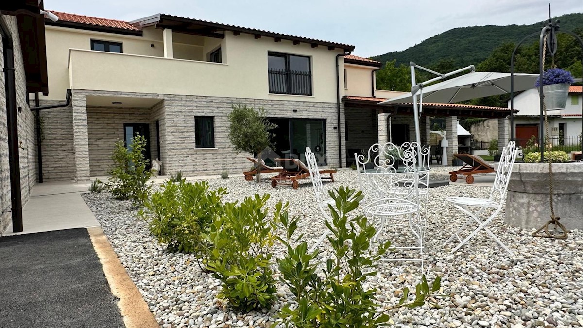 OPATIJA, POLJANE - Una bellissima villa con piscina e vista sul mare in una zona appartata, vicino a Opatija