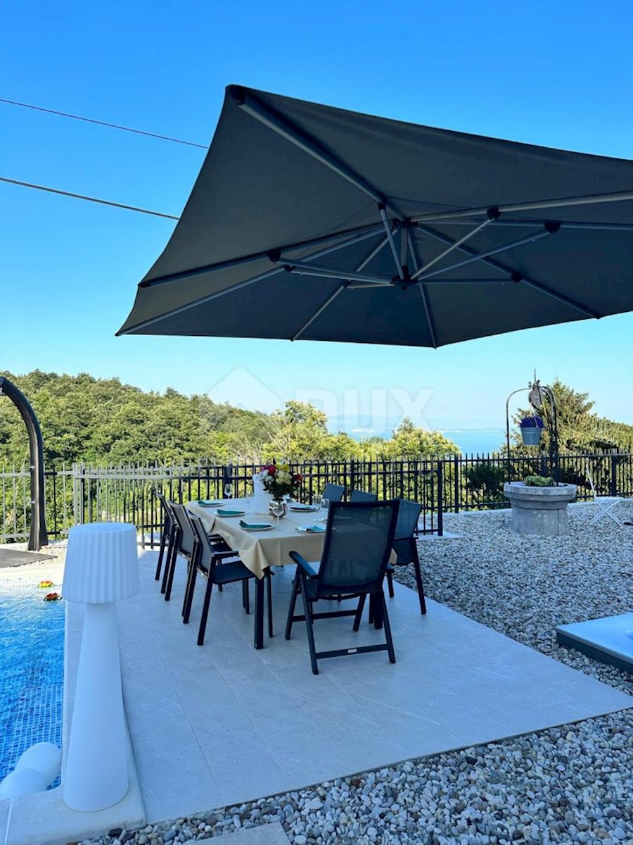 OPATIJA, POLJANE - Una bellissima villa con piscina e vista sul mare in una zona appartata, vicino a Opatija