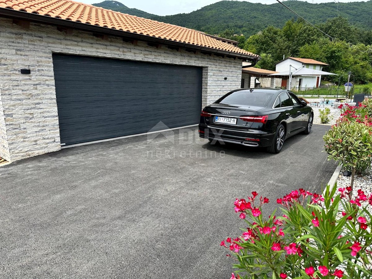 OPATIJA, POLJANE - Una bellissima villa con piscina e vista sul mare in una zona appartata, vicino a Opatija