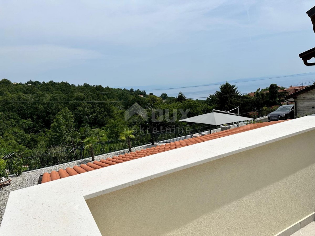 OPATIJA, POLJANE - Una bellissima villa con piscina e vista sul mare in una zona appartata, vicino a Opatija