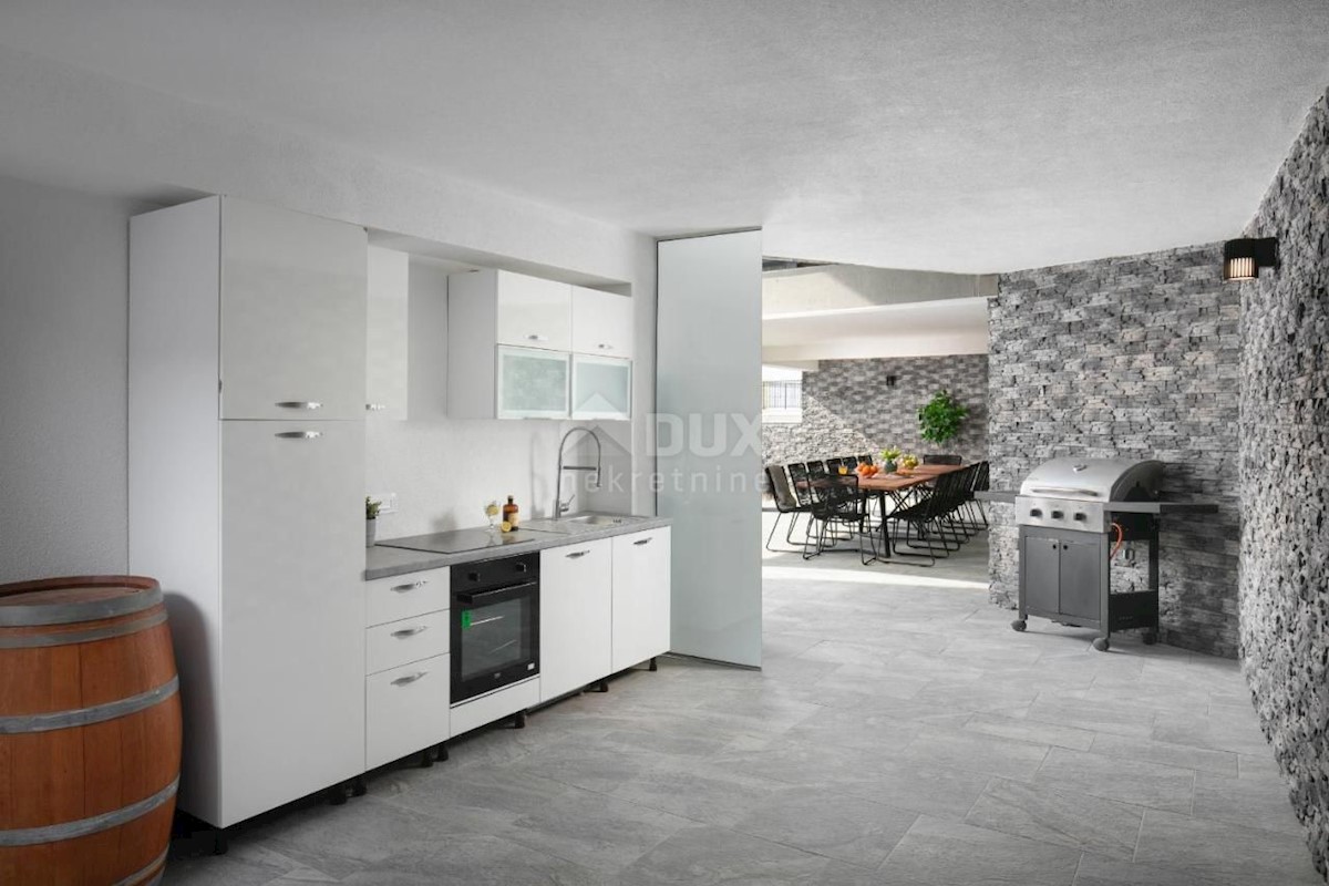 CRIKVENICA - Impressionante villa con vista mare!