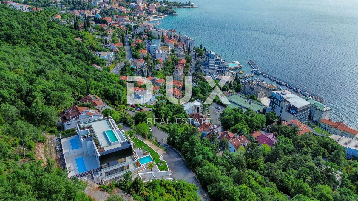 OPATIJA, CENTRO - ampio appartamento in un esclusivo nuovo edificio vicino al centro di Opatija con garage, panorama