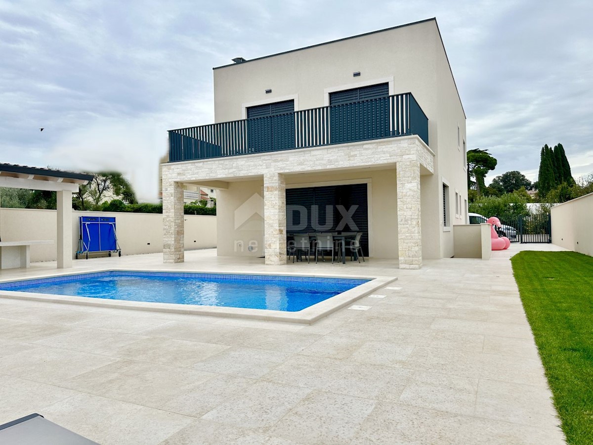 ISTRIA, SALVORE - Villa urbana con piscina e vista mare