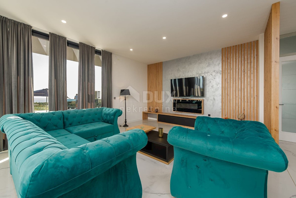 ISOLA DI PAG, NOVALJA - lussuosa villa duplex su un ampio giardino con vista sul mare