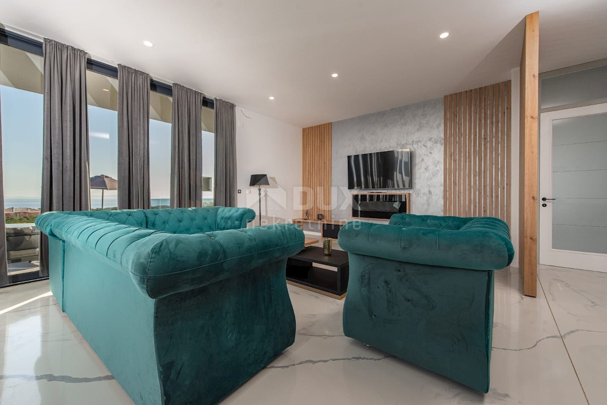 ISOLA DI PAG, NOVALJA - lussuosa villa duplex su un ampio giardino con vista sul mare