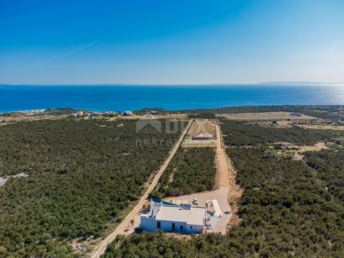 ISOLA DI PAG, NOVALJA - lussuosa villa duplex su un ampio giardino con vista sul mare