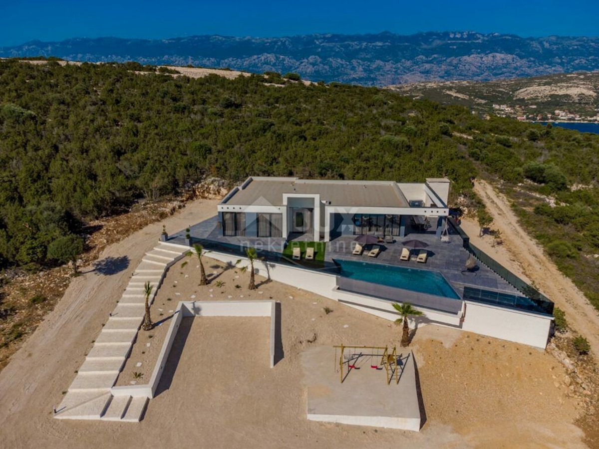 ISOLA DI PAG, NOVALJA - lussuosa villa duplex su un ampio giardino con vista sul mare