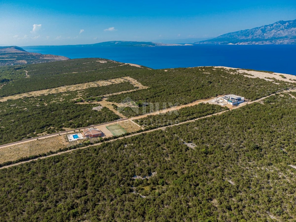 ISOLA DI PAG, NOVALJA - lussuosa villa duplex su un ampio giardino con vista sul mare