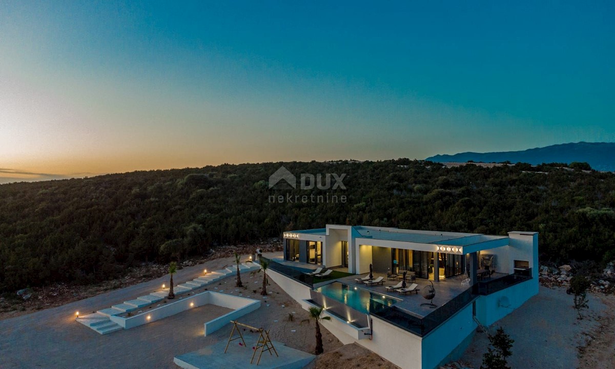 ISOLA DI PAG, NOVALJA - lussuosa villa duplex su un ampio giardino con vista sul mare