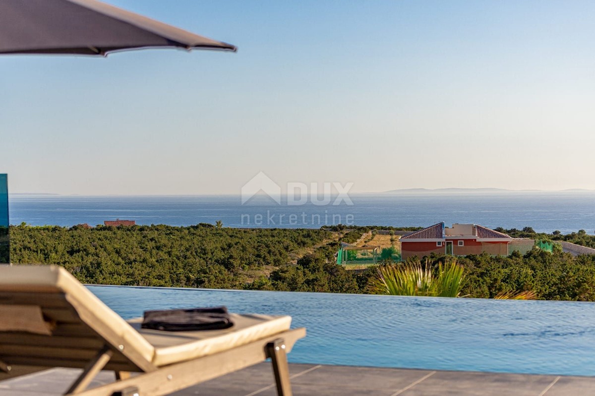 ISOLA DI PAG, NOVALJA - lussuosa villa duplex su un ampio giardino con vista sul mare