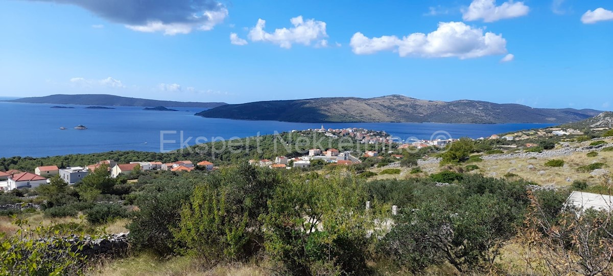 Seget G., terreno edificabile di 749 m2 con vista mare, a 1 km dal mare