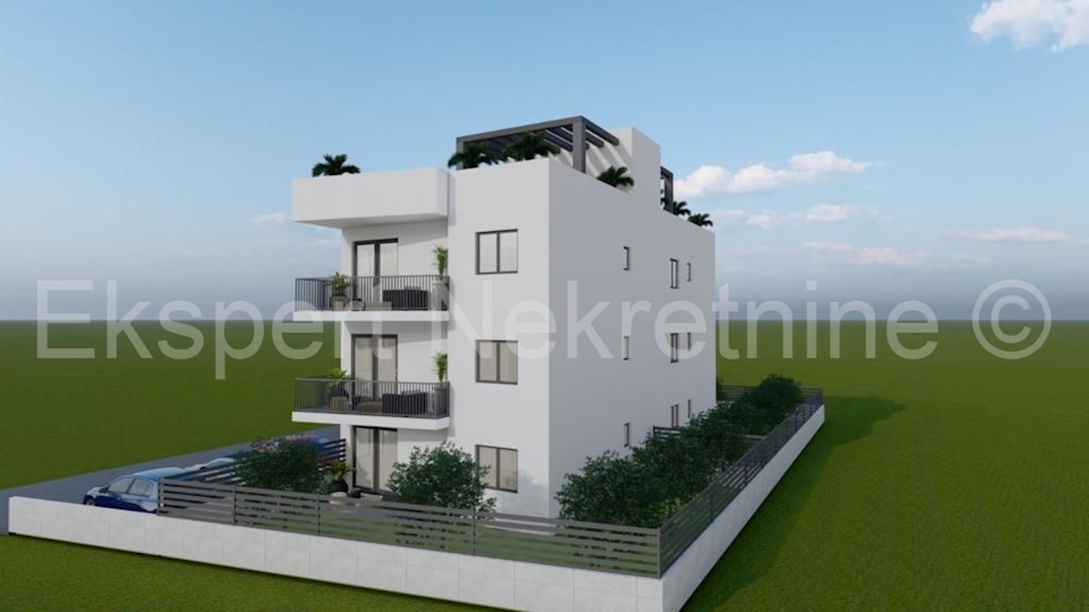 Čiovo, Okrug Gornji, appartamento bilocale 54 m2 con ampio giardino 140 m2, Novogr.e