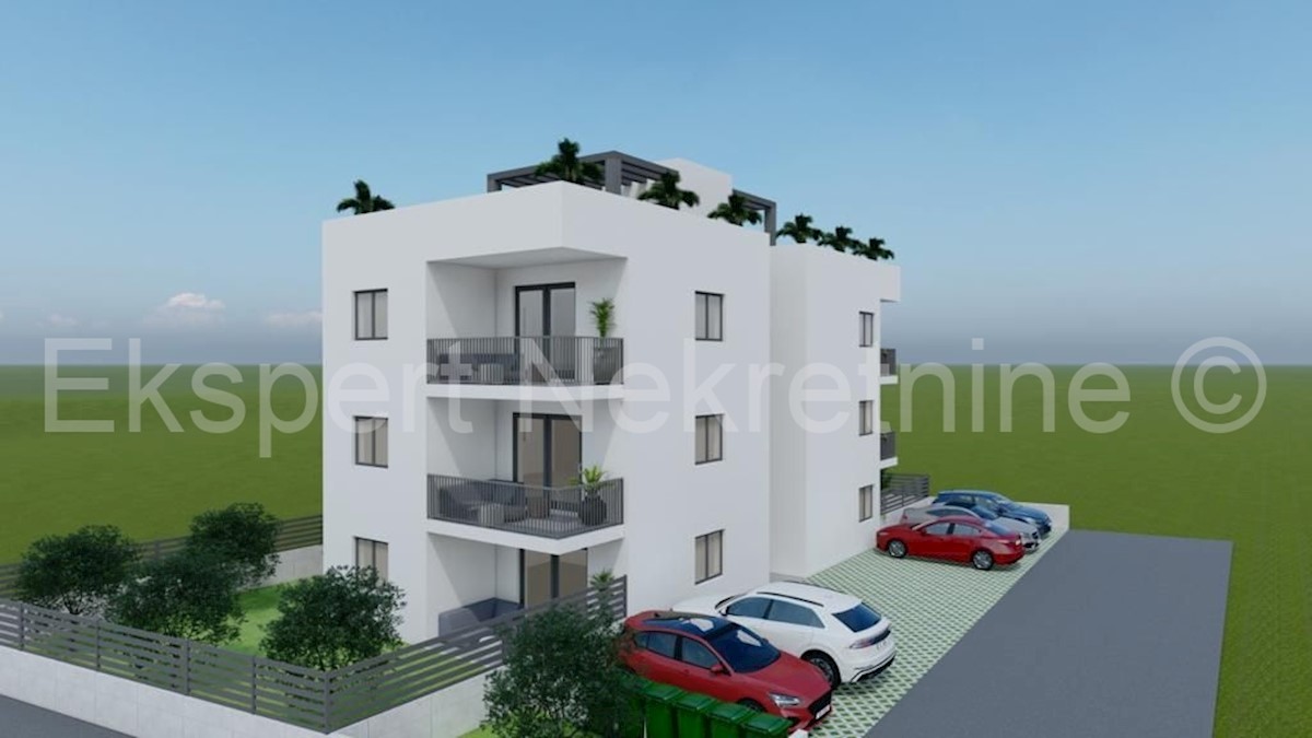 Čiovo, Okrug Gornji, appartamento bilocale 54 m2 con ampio giardino 140 m2, Novogr.e