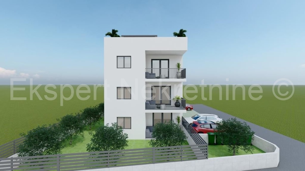 Čiovo, Okrug Gornji, appartamento bilocale 54 m2 con ampio giardino 140 m2, Novogr.e