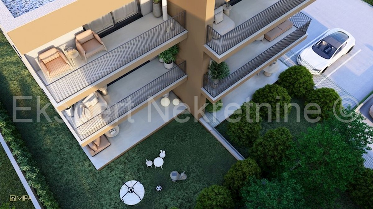 Trogir, appartamento di 2 locali 77 m2 + 50 m2 di giardino, di nuova costruzione, vicino al centro