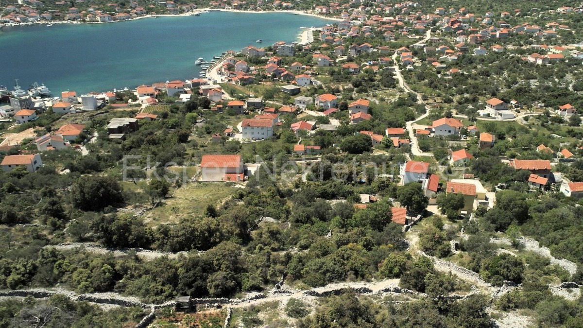Marina, Vinišće, grad. terreno 656 m2, vista mare, 320m dal mare