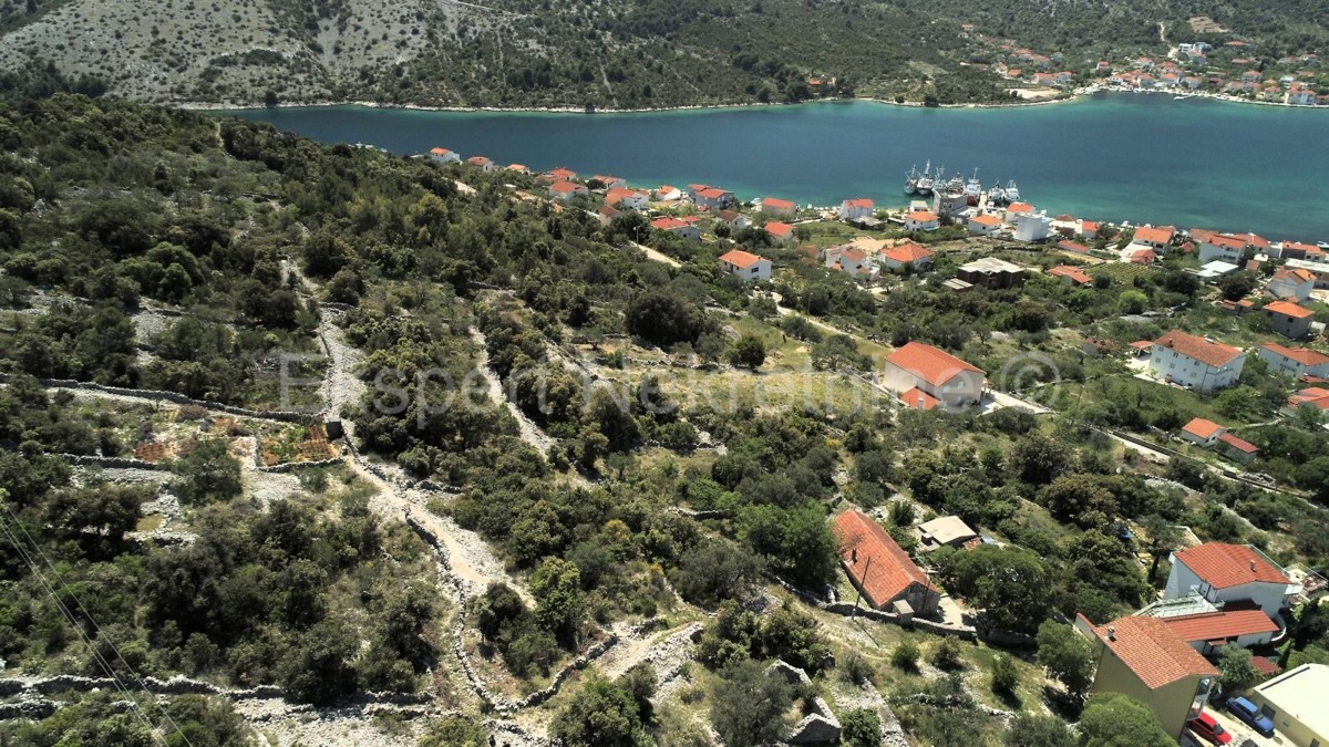 Marina, Vinišće, grad. terreno 656 m2, vista mare, 320m dal mare