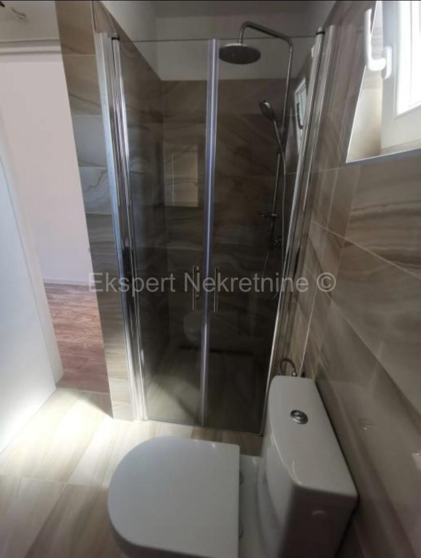 Rogoznica, 3 appartamenti 120 m2 al secondo piano di una nuova costruzione, a 100 m dalla spiaggia