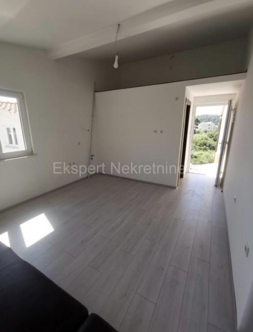 Rogoznica, 3 appartamenti 120 m2 al secondo piano di una nuova costruzione, a 100 m dalla spiaggia