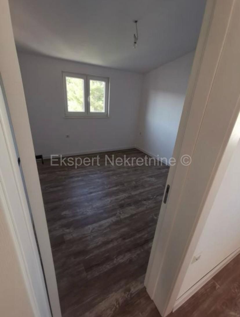 Rogoznica, 3 appartamenti 120 m2 al secondo piano di una nuova costruzione, a 100 m dalla spiaggia