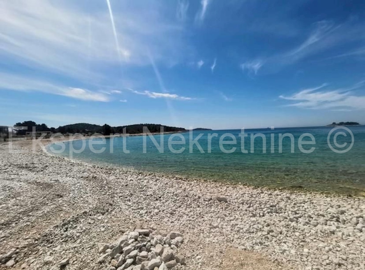Rogoznica, 3 appartamenti 120 m2 al secondo piano di una nuova costruzione, a 100 m dalla spiaggia