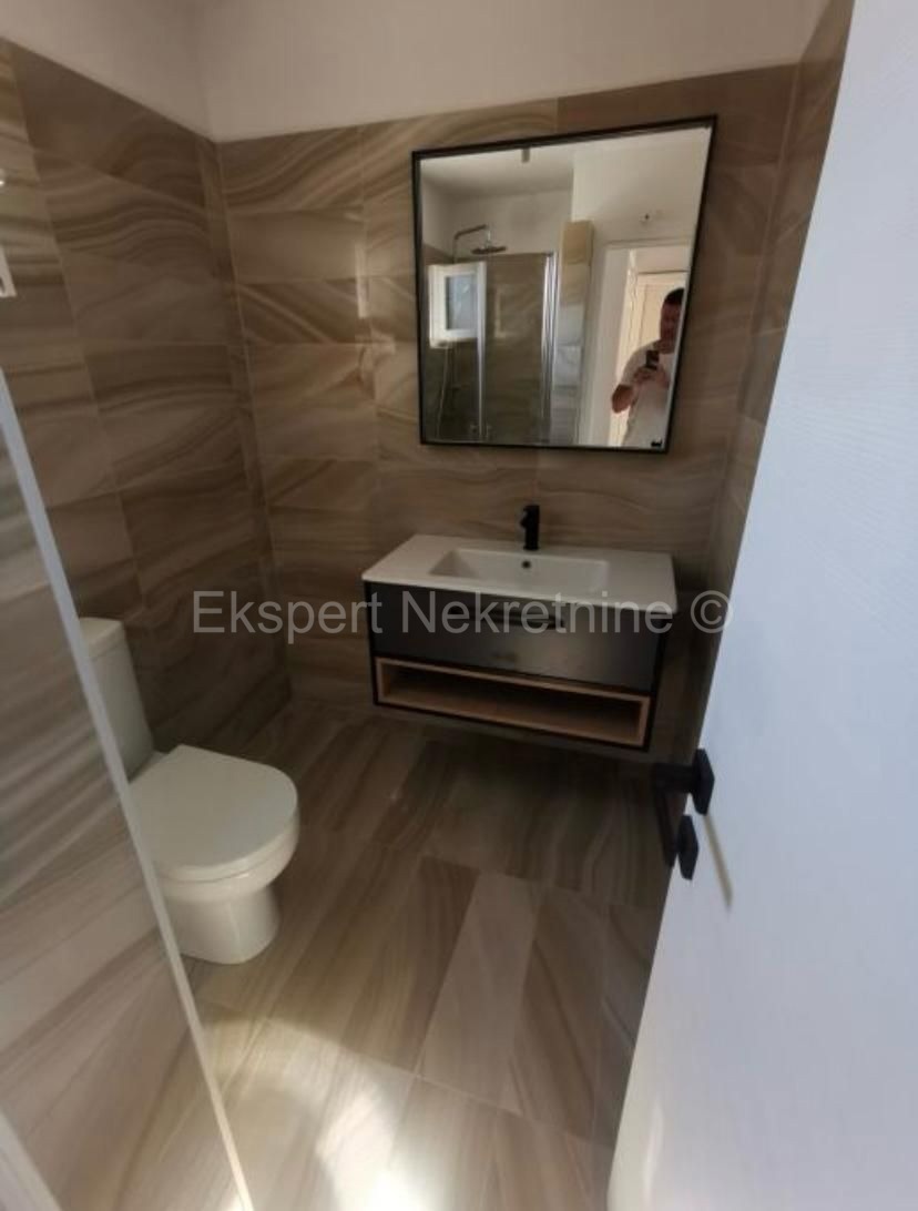 Rogoznica, 3 appartamenti 120 m2 al secondo piano di una nuova costruzione, a 100 m dalla spiaggia