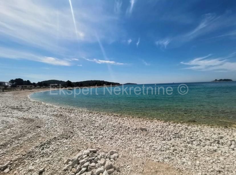 Rogoznica, 3 appartamenti 120 m2 al secondo piano di una nuova costruzione, a 100 m dalla spiaggia