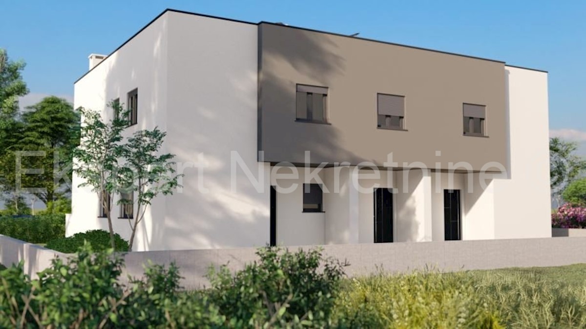 K. Gomilica, casa a schiera di 3 locali su due piani di 125 m2 con vista mare