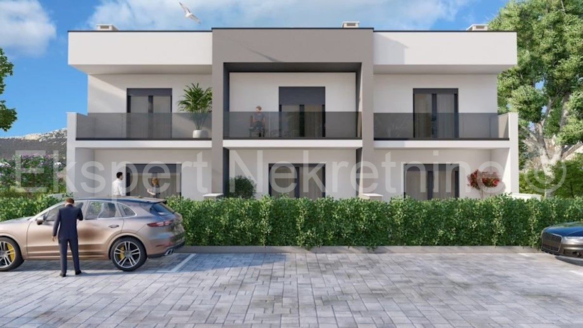 K. Gomilica, casa a schiera di 3 locali su due piani di 125 m2 con vista mare