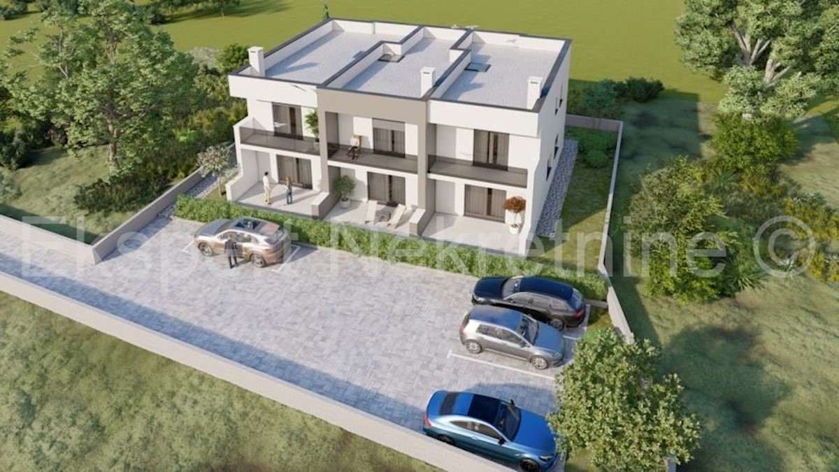 K. Gomilica, casa a schiera di 3 locali su due piani di 125 m2 con vista mare